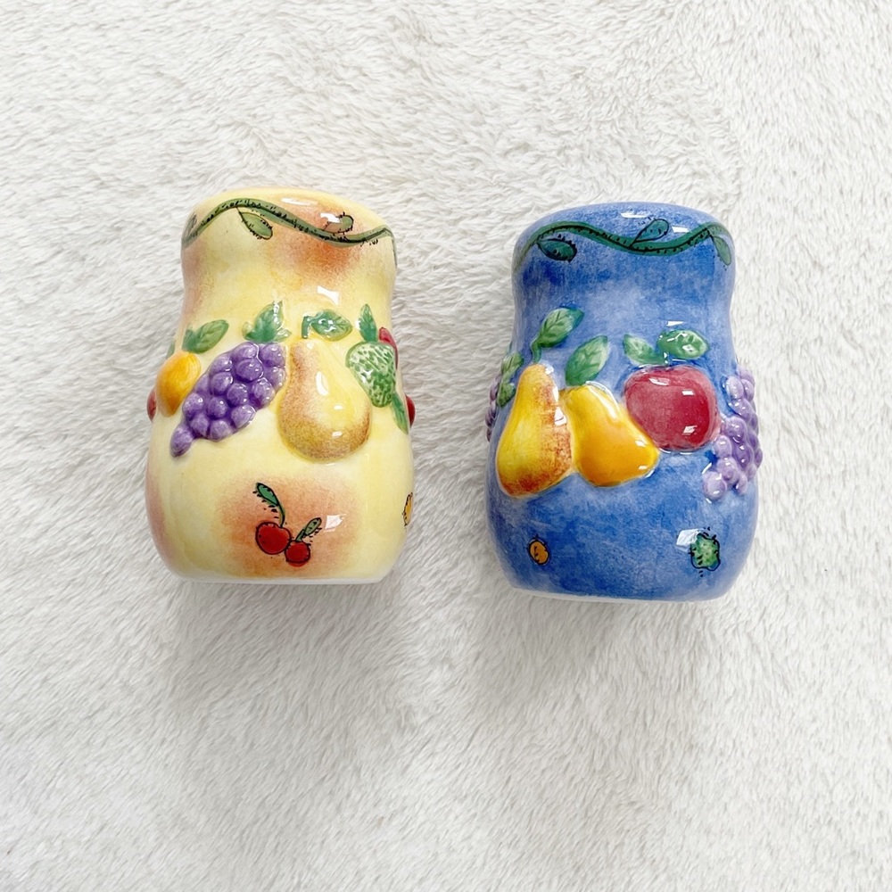 Sango Sangria Salt & Pepper Shakers Fruit Pattern Ceramic Set Yellow Blue 3.5”